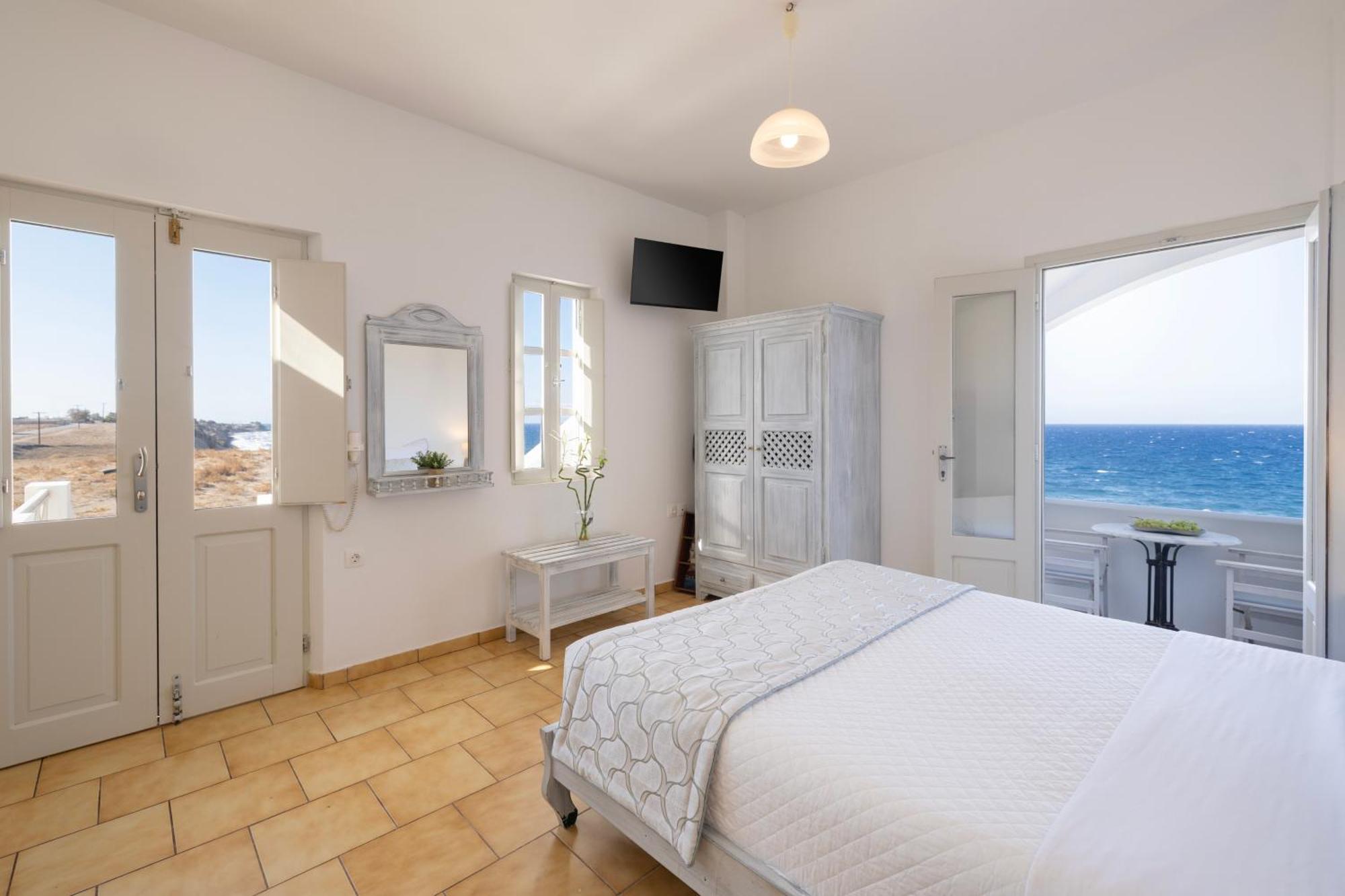 Vrachia Studios & Apartments Oia  Exterior photo